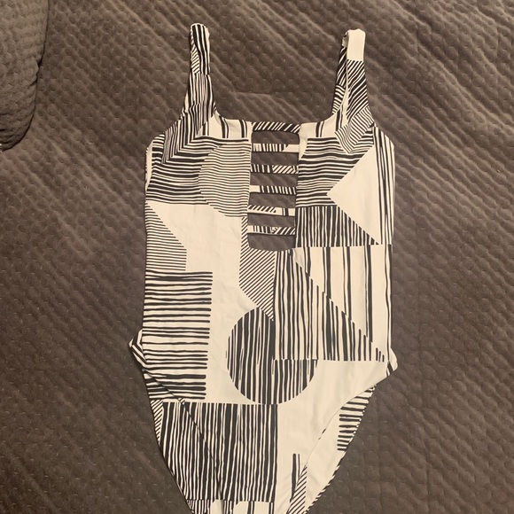 Volcom Out Of Line Bikini Size Small - Picture 3 of 3